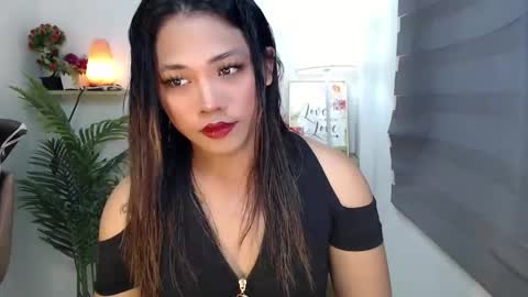 Snapshot of scarlett_sofia69 chatting on 11.28.25 online show from 11.28.25