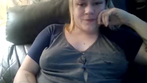 Snapshot of scarlettblondie chatting on 12.16.25 Scarlett online show from 12.16.25