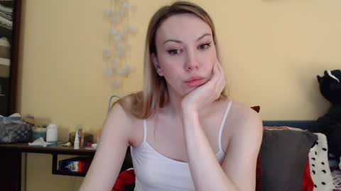 Snapshot of scarlettford chatting on 01.10.25 Scarlett online show from 01.10.25