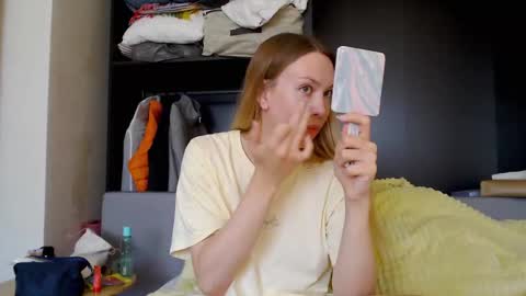 Snapshot of scarlettford chatting on 09.17.25 Scarlett online show from 09.17.25