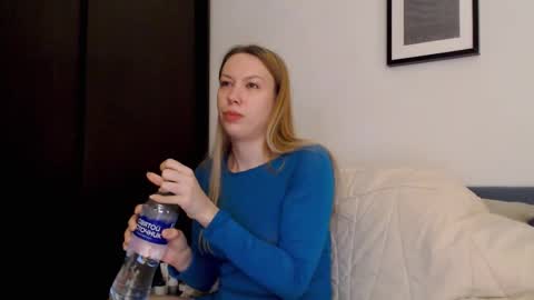 Snapshot of scarlettford chatting on 11.17.25 Scarlett online show from 11.17.25