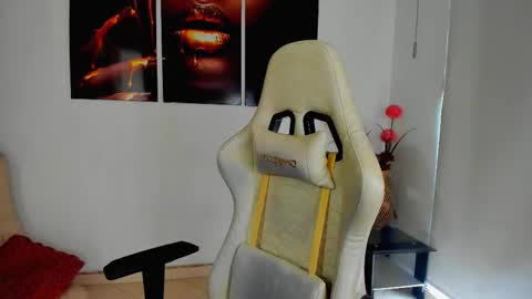 Snapshot of scarlettmalbec chatting on 10.24.25 Scarlett online show from 10.24.25