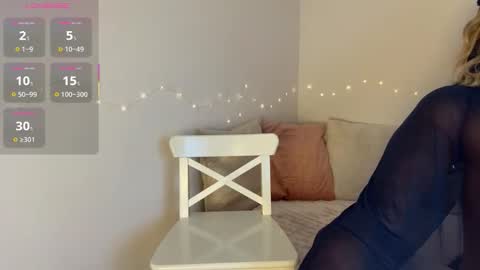 Snapshot of scarlettmoonmuse chatting on 10.20.25 Scarlett Moonmuse online show from 10.20.25