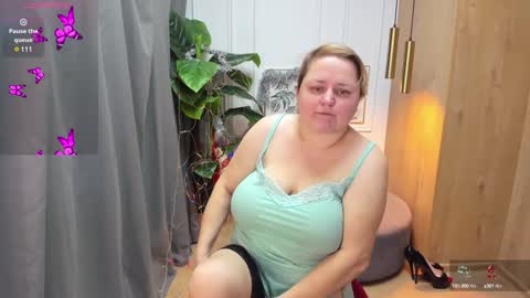 Snapshot of scarlettsoft chatting on 12.26.24 Scarlett online show from 12.26.24