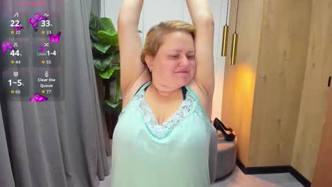 Snapshot of scarlettsoft chatting on 10.10.25 Scarlett online show from 10.10.25