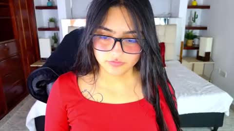 Snapshot of scarlleth_1 chatting on 09.15.25 scarllet online show from 09.15.25