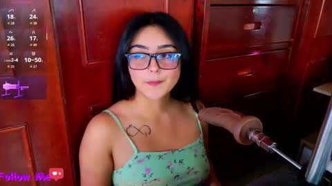 Snapshot of scarlleth_1 chatting on 10.20.25 scarllet online show from 10.20.25