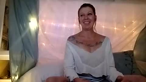 Snapshot of scherstin chatting on 12.02.25 Scherstin online show from 12.02.25