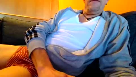 Snapshot of schmuhbaer1 chatting on 11.19.25 schmuhbaer1 online show from 11.19.25