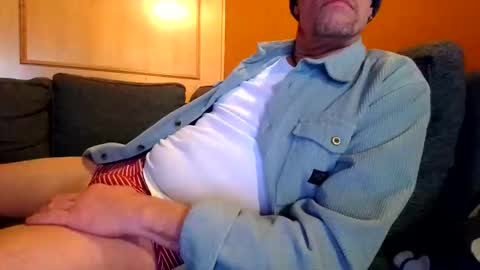 Snapshot of schmuhbaer1 chatting on 12.16.25 schmuhbaer1 online show from 12.16.25