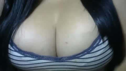 Snapshot of schoco_milf chatting on 05.17.26 mai latina online show from 05.17.26