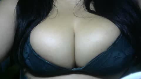 Snapshot of schoco_milf chatting on 05.20.26 mai latina online show from 05.20.26