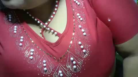 Snapshot of schoco_milf chatting on 05.26.26 mai latina online show from 05.26.26