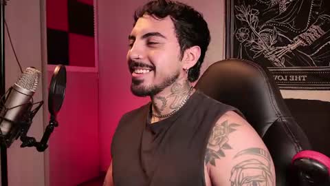 Alejandro help me to reach 200 thumps up online show from 06.25.26