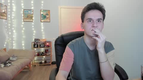 Snapshot of scooby_r chatting on 12.12.24 Thomas brunette and Alex blond online show from 12.12.24