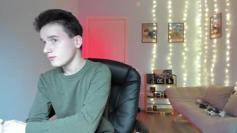 Snapshot of scooby_r chatting on 12.17.24 Thomas brunette and Alex blond online show from 12.17.24