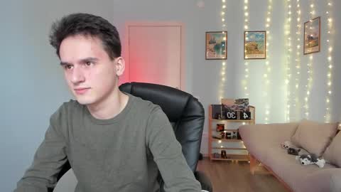 Snapshot of scooby_r chatting on 12.17.24 Thomas brunette and Alex blond online show from 12.17.24