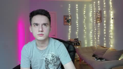 Snapshot of scooby_r chatting on 01.10.25 Thomas brunette and Alex blond online show from 01.10.25