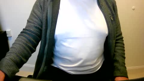 Snapshot of scotti30 chatting on 12.14.24 Scott online show from 12.14.24