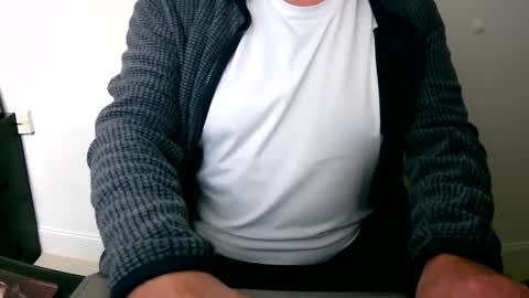 Snapshot of scotti30 chatting on 12.30.24 Scott online show from 12.30.24