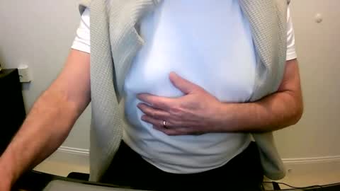 Snapshot of scotti30 chatting on 01.05.25 Scott online show from 01.05.25