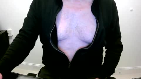 Snapshot of scotti30 chatting on 01.07.25 Scott online show from 01.07.25