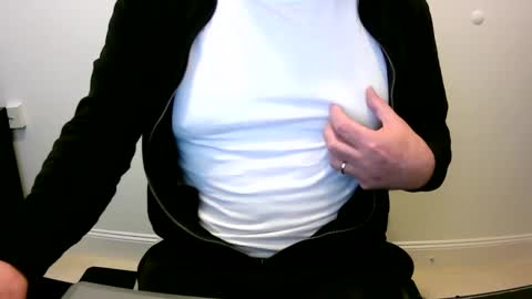 Snapshot of scotti30 chatting on 01.11.25 Scott online show from 01.11.25