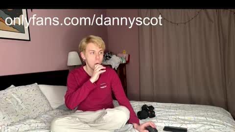 Snapshot of scottish_twink01 chatting on 11.19.25 danny online show from 11.19.25