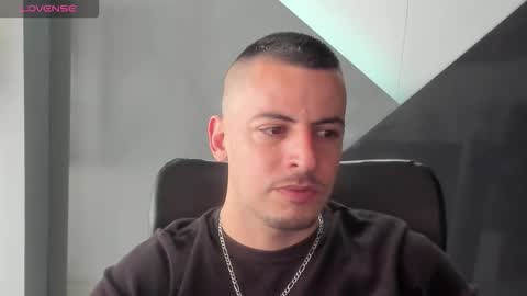 Snapshot of scotty_music chatting on 09.10.25 Ricardo online show from 09.10.25