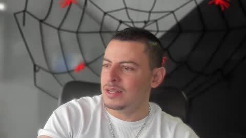 Snapshot of scotty_music chatting on 10.12.25 Ricardo online show from 10.12.25