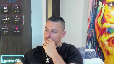 Snapshot of scotty_music chatting on 11.11.25 Ricardo online show from 11.11.25