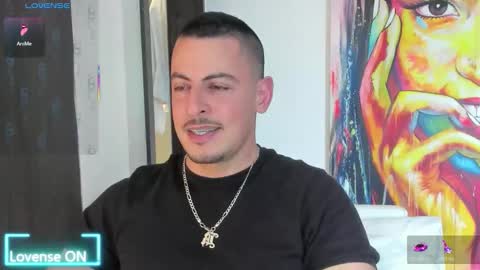 Snapshot of scotty_music chatting on 11.24.25 Ricardo online show from 11.24.25