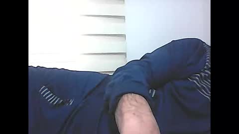 Snapshot of screw2 chatting on 03.08.25 Evren online show from 03.08.25