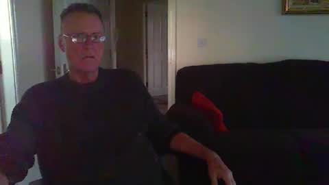 Snapshot of seakrait chatting on 12.25.24 seakrait online show from 12.25.24