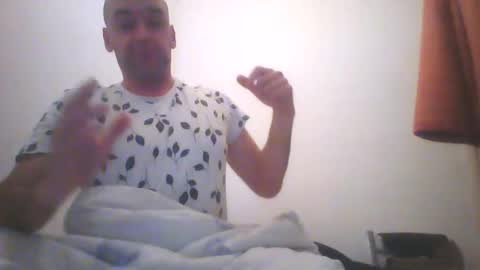 Snapshot of sean20775 chatting on 10.01.25 Sean online show from 10.01.25