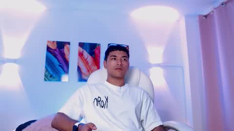 Snapshot of seanstonee chatting on 03.25.26 Sean online show from 03.25.26