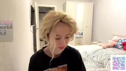 Snapshot of seasonhamiss chatting on 05.10.26 Kate online show from 05.10.26