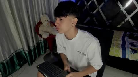 sebas_pretty7 online show from 12.16.25