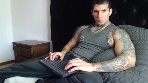 Snapshot of sebastian_muss chatting on 01.12.26 Sebastian online show from 01.12.26