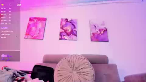     .  INDEPENDENT MODEL online show from 02.28.26