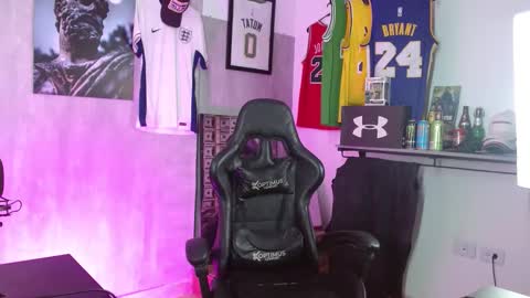 Snapshot of sebastiano_97 chatting on 12.17.25 Sebastiano online show from 12.17.25