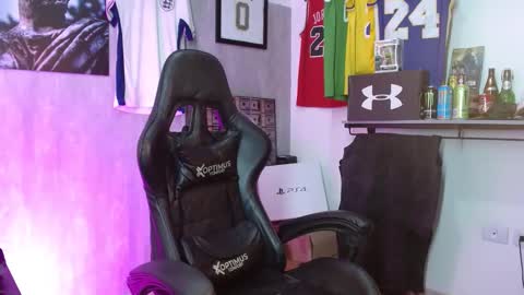 Snapshot of sebastiano_97 chatting on 12.18.25 Sebastiano online show from 12.18.25