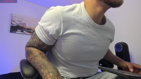 Snapshot of sebastianortizm chatting on 12.25.24 Lucian Sinclair online show from 12.25.24