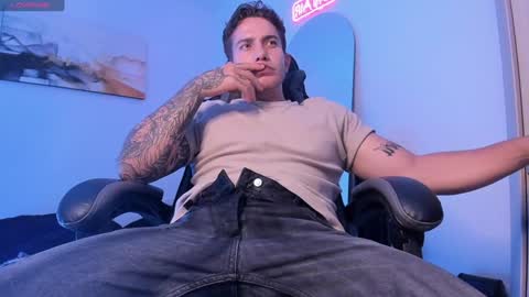 Snapshot of sebastianortizm chatting on 01.14.25 Lucian Sinclair online show from 01.14.25