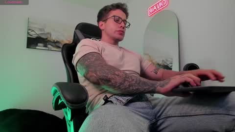 Snapshot of sebastianortizm chatting on 01.24.25 Lucian Sinclair online show from 01.24.25