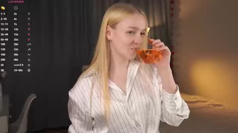 Snapshot of sebrinarainha chatting on 09.16.25 Rina online show from 09.16.25