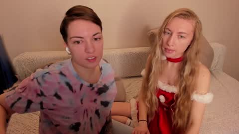 Snapshot of secret_dreams_ chatting on 12.21.24 Amanda and pair in a real life we love each other but can play with you online show from 12.21.24