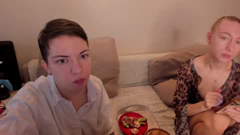 Snapshot of secret_dreams_ chatting on 01.23.25 Amanda and pair in a real life we love each other but can play with you online show from 01.23.25