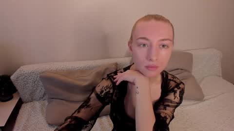 Snapshot of secret_dreams_ chatting on 10.19.25 Amanda and pair in a real life we love each other but can play with you online show from 10.19.25