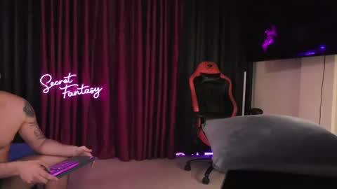 Kiki and Max online show from 07.05.26